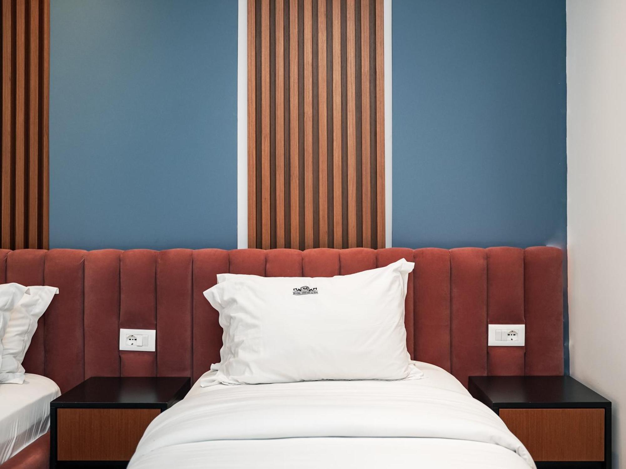 Hotel Vm & Golem (Tirana)