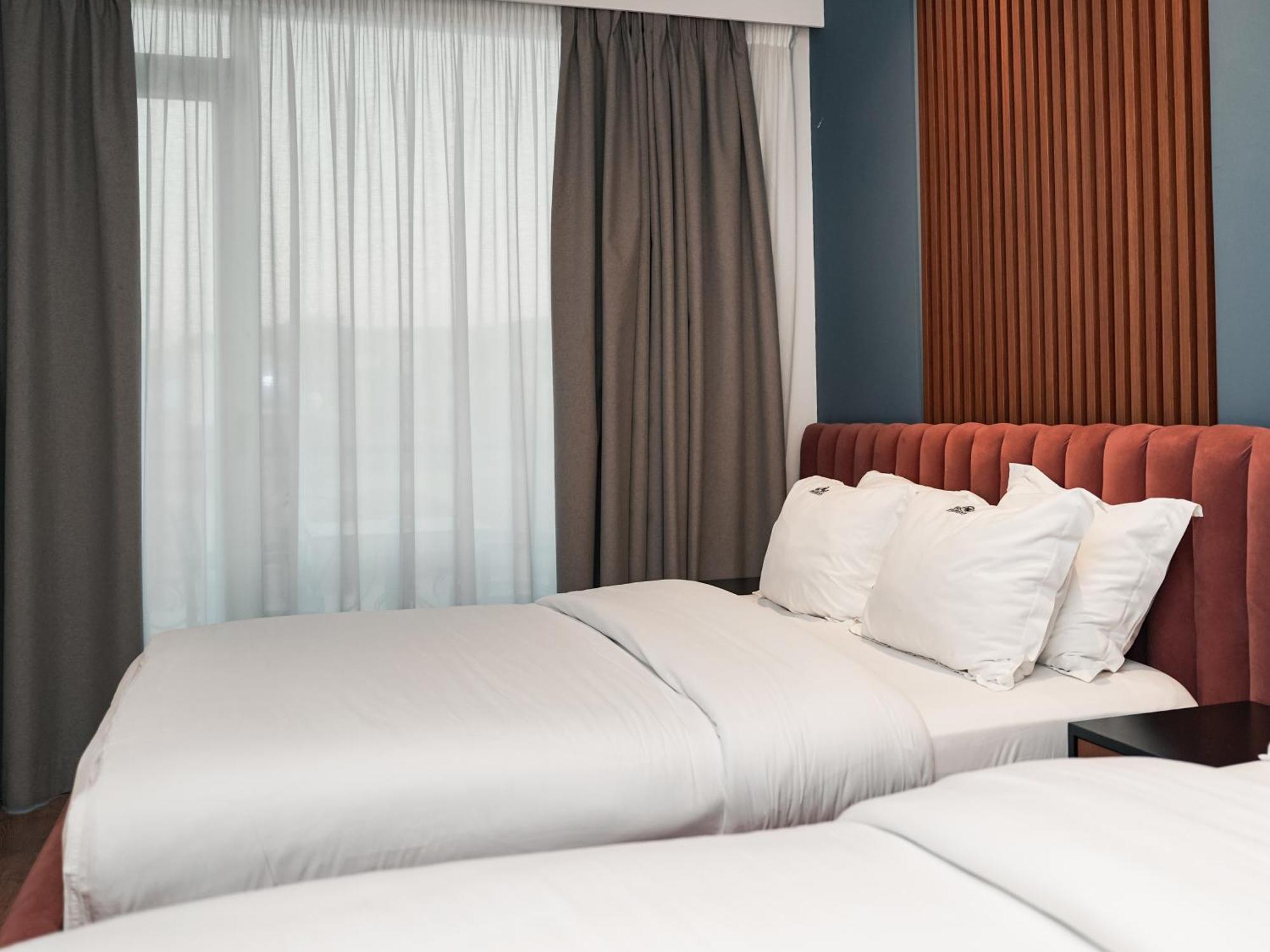 Vm & 5* Golem (Tirana)