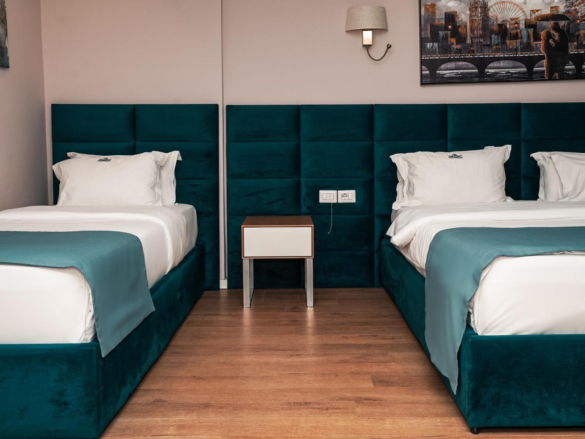 Vm & Hotel Golem (Tirana)